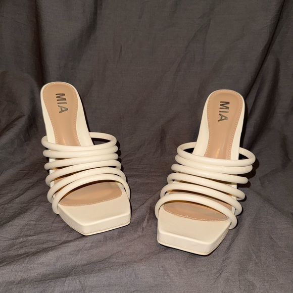 MIA sandals - brand new! - Picture 3 of 7